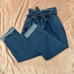 Abercrombie & Fitch high-rise mom jeans size 29/8 regular